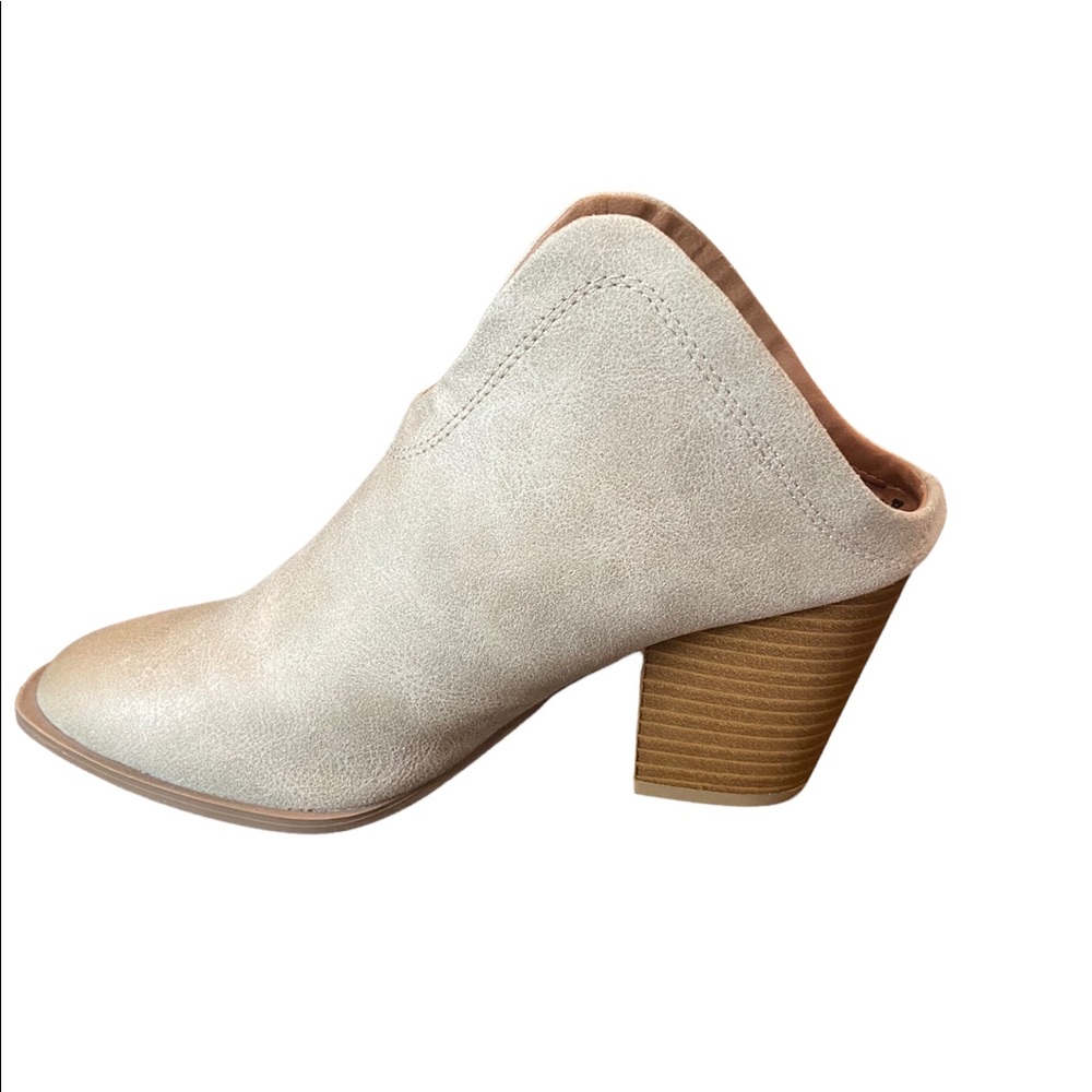 Qupid size 6 slip on boots